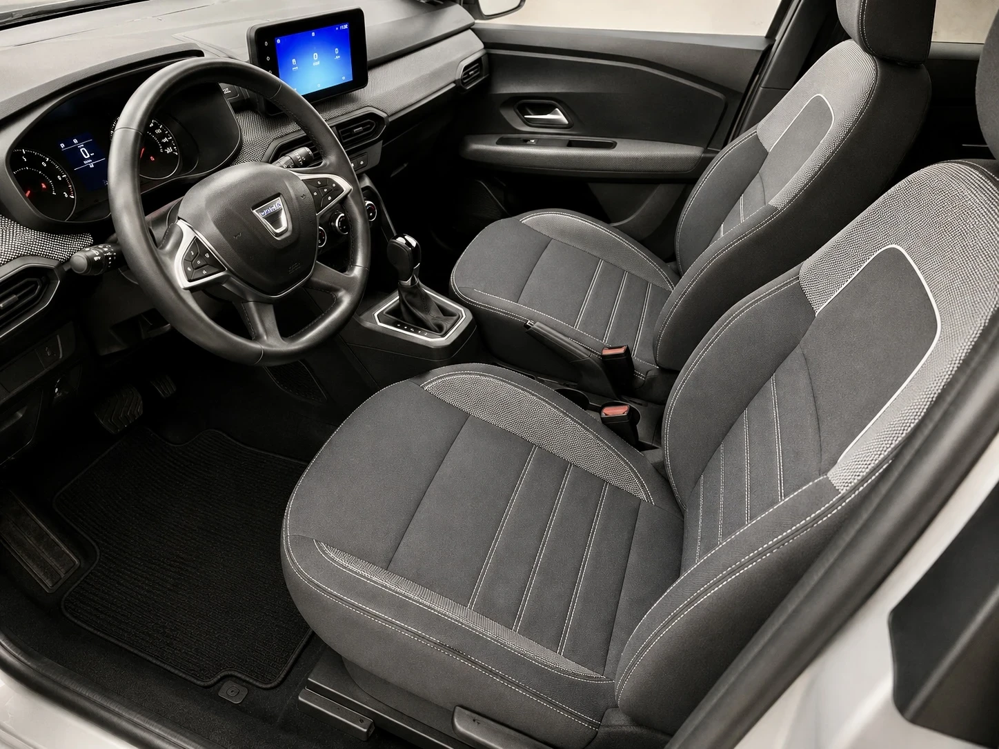 Dacia Logan TCe   Автоматик   11.2021 г.  Реални 83000км., снимка 5 - Автомобили и джипове - 55002735