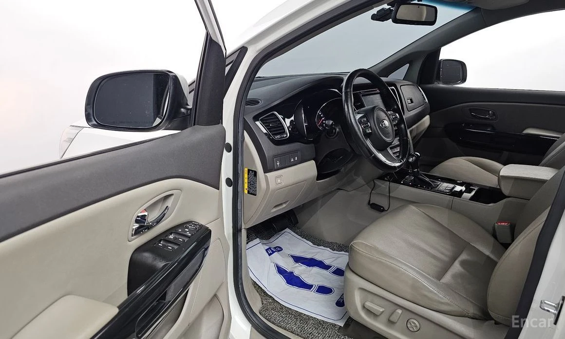 Kia Carnival, снимка 10 - Автомобили и джипове - 55129858