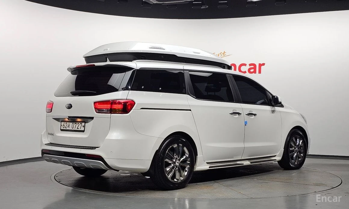 Kia Carnival, снимка 2 - Автомобили и джипове - 55129858