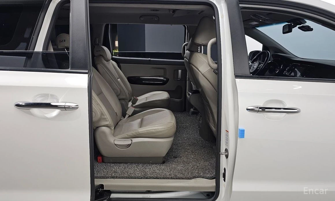 Kia Carnival, снимка 11 - Автомобили и джипове - 55129858