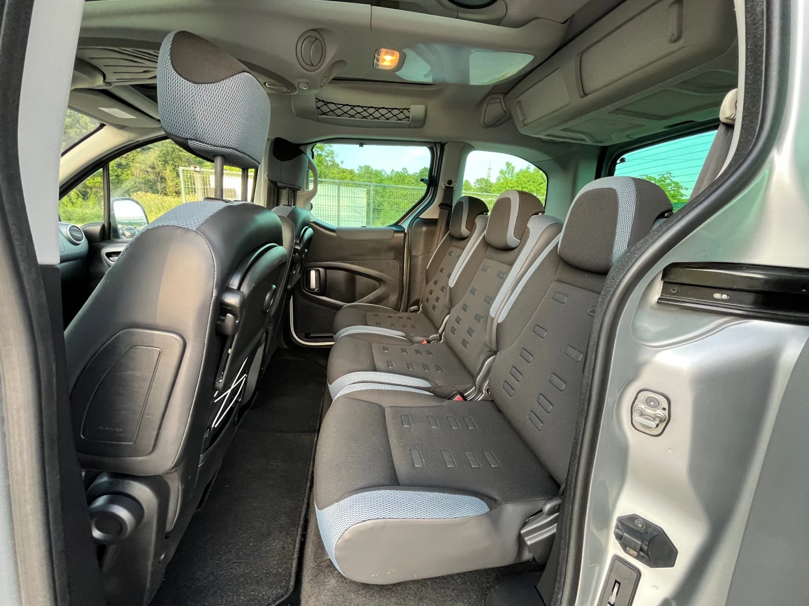 Citroen Berlingo 1.6Hdi XTR, снимка 11 - Автомобили и джипове - 55471367