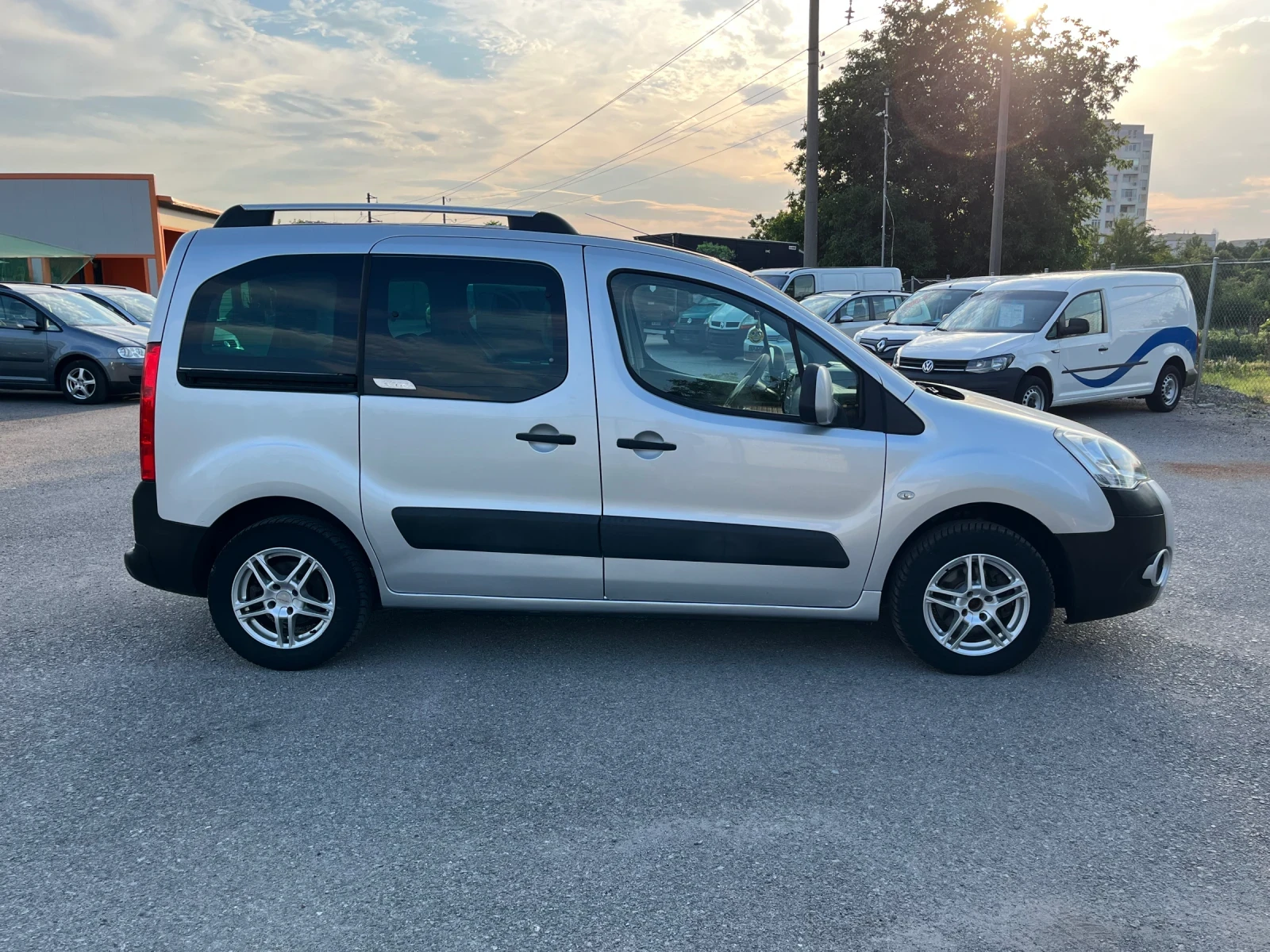 Citroen Berlingo 1.6Hdi XTR, снимка 6 - Автомобили и джипове - 55471367