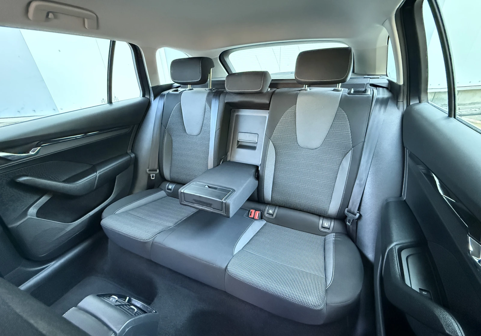 Skoda Octavia 1.5 TSI e-TEC DSG, снимка 13 - Автомобили и джипове - 55544108
