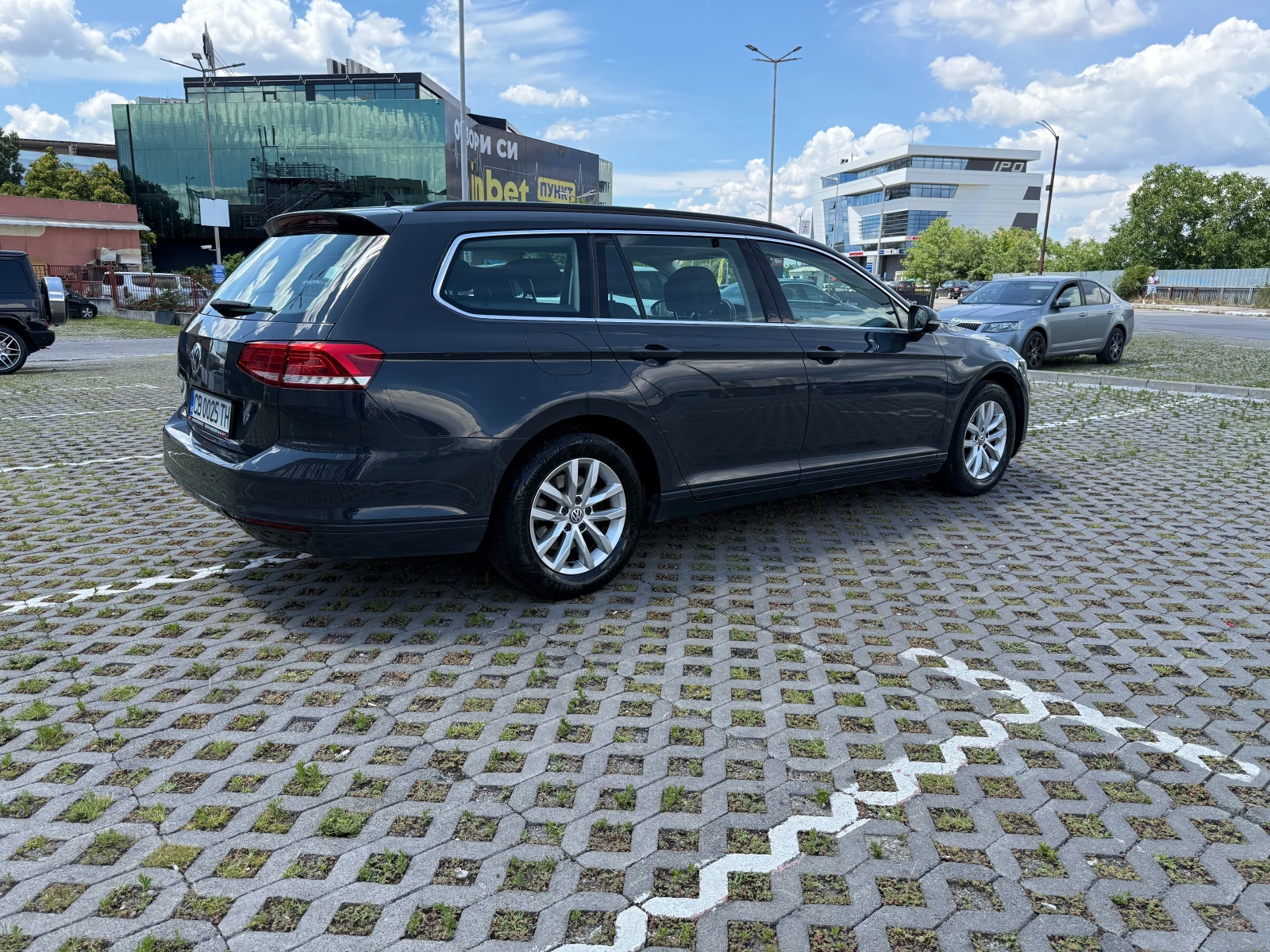 VW Passat 1.6 TDI BlueMotion, снимка 4 - Автомобили и джипове - 55796054