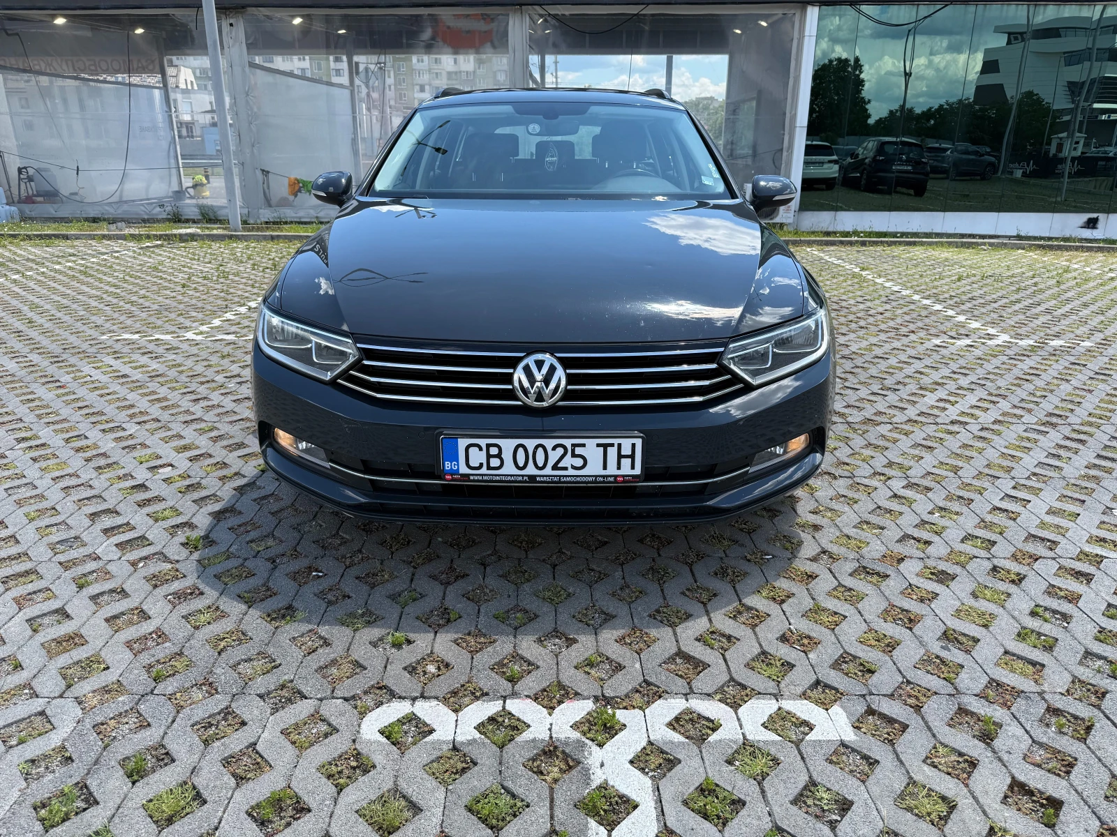 VW Passat 1.6 TDI BlueMotion, снимка 2 - Автомобили и джипове - 55796054