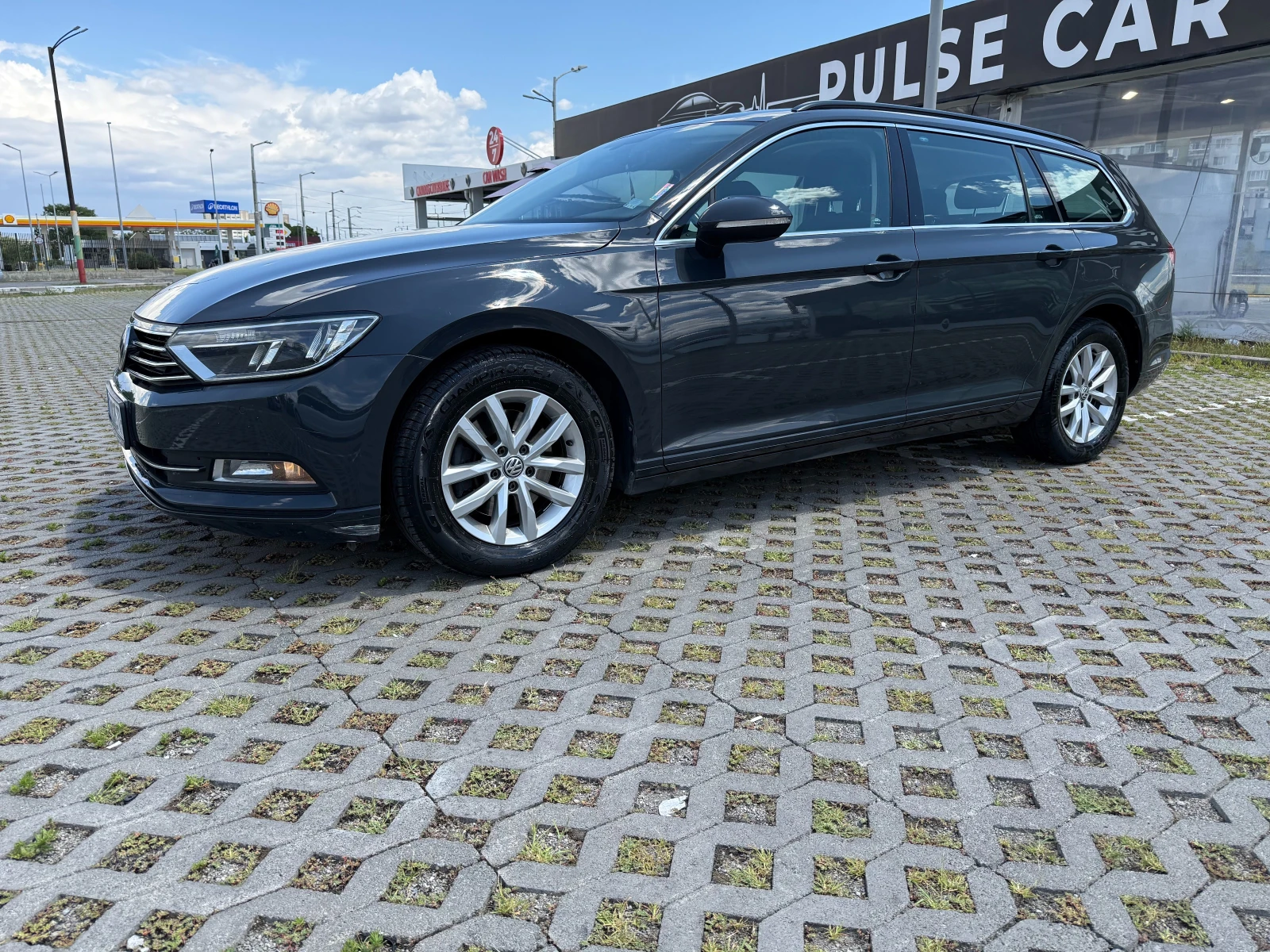 VW Passat 1.6 TDI BlueMotion, снимка 8 - Автомобили и джипове - 55796054