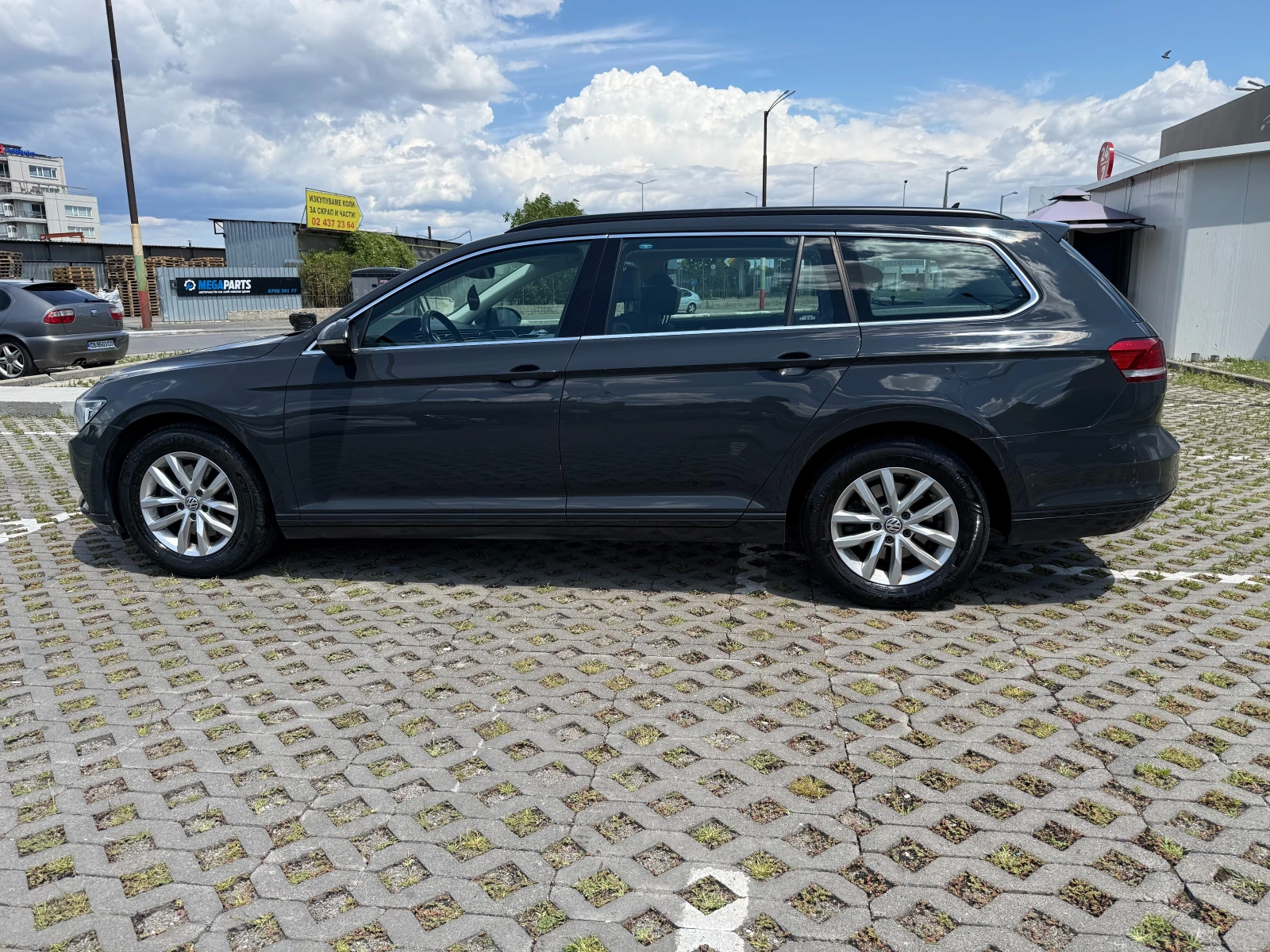 VW Passat 1.6 TDI BlueMotion, снимка 7 - Автомобили и джипове - 55796054