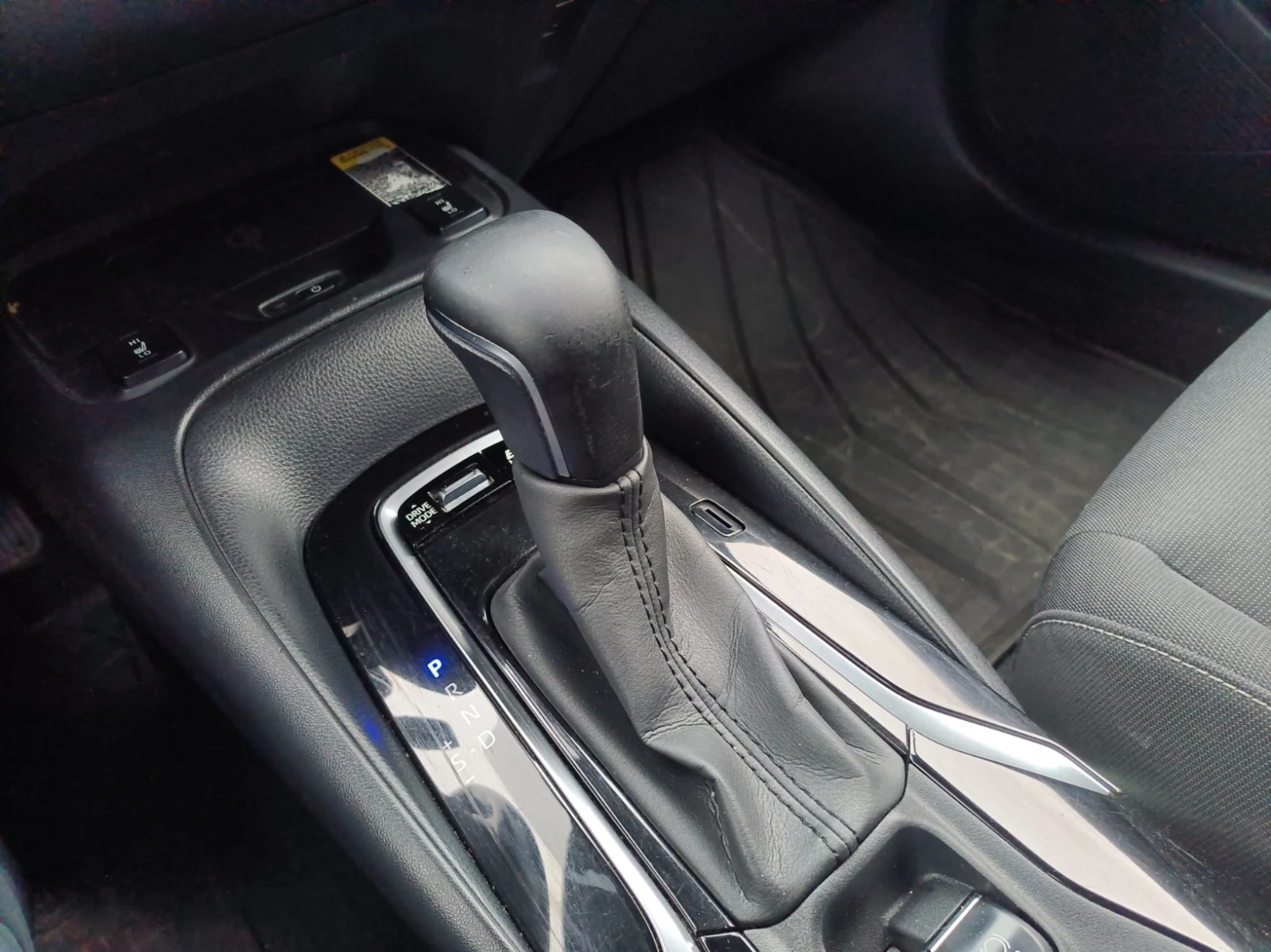 Toyota Corolla 2, 0 HYBRID, снимка 14 - Автомобили и джипове - 56718480