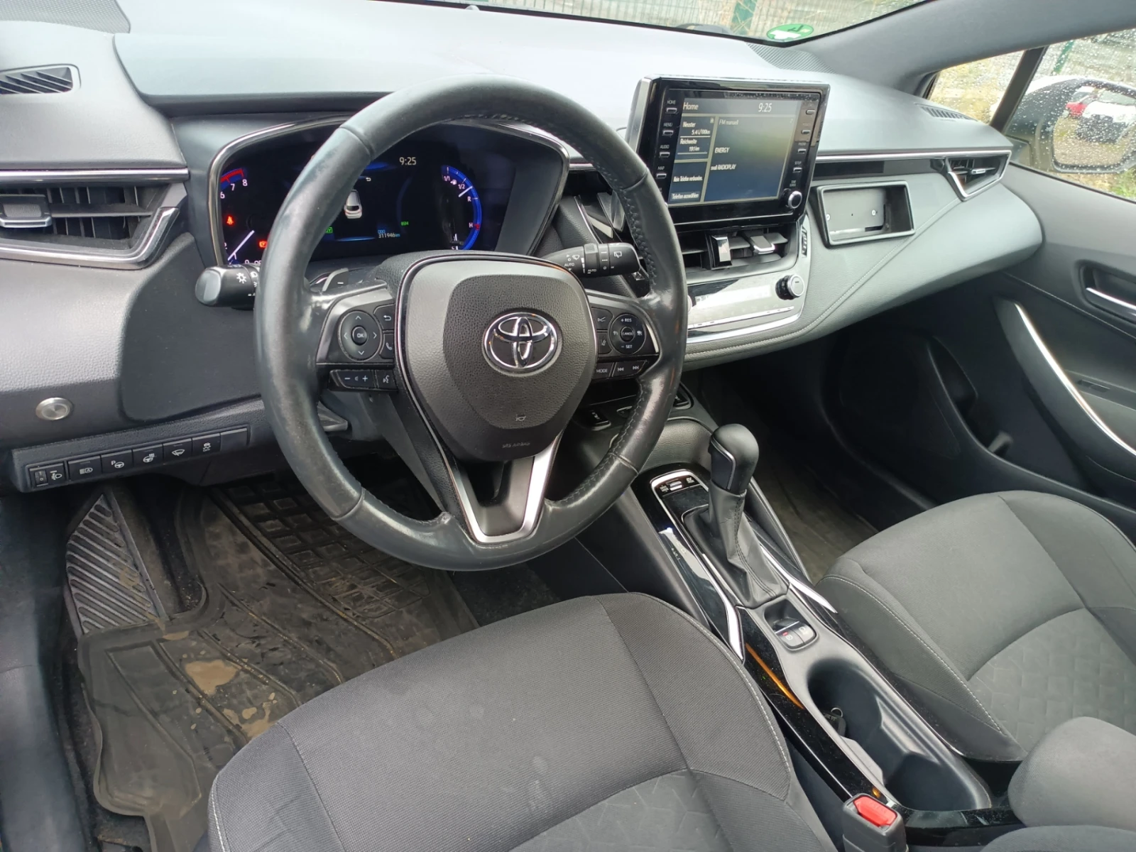 Toyota Corolla 2, 0 HYBRID, снимка 8 - Автомобили и джипове - 56718480