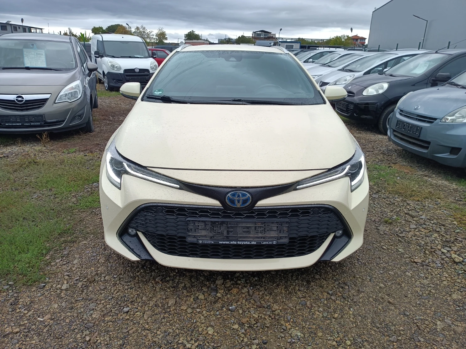 Toyota Corolla 2, 0 HYBRID, снимка 2 - Автомобили и джипове - 56718480