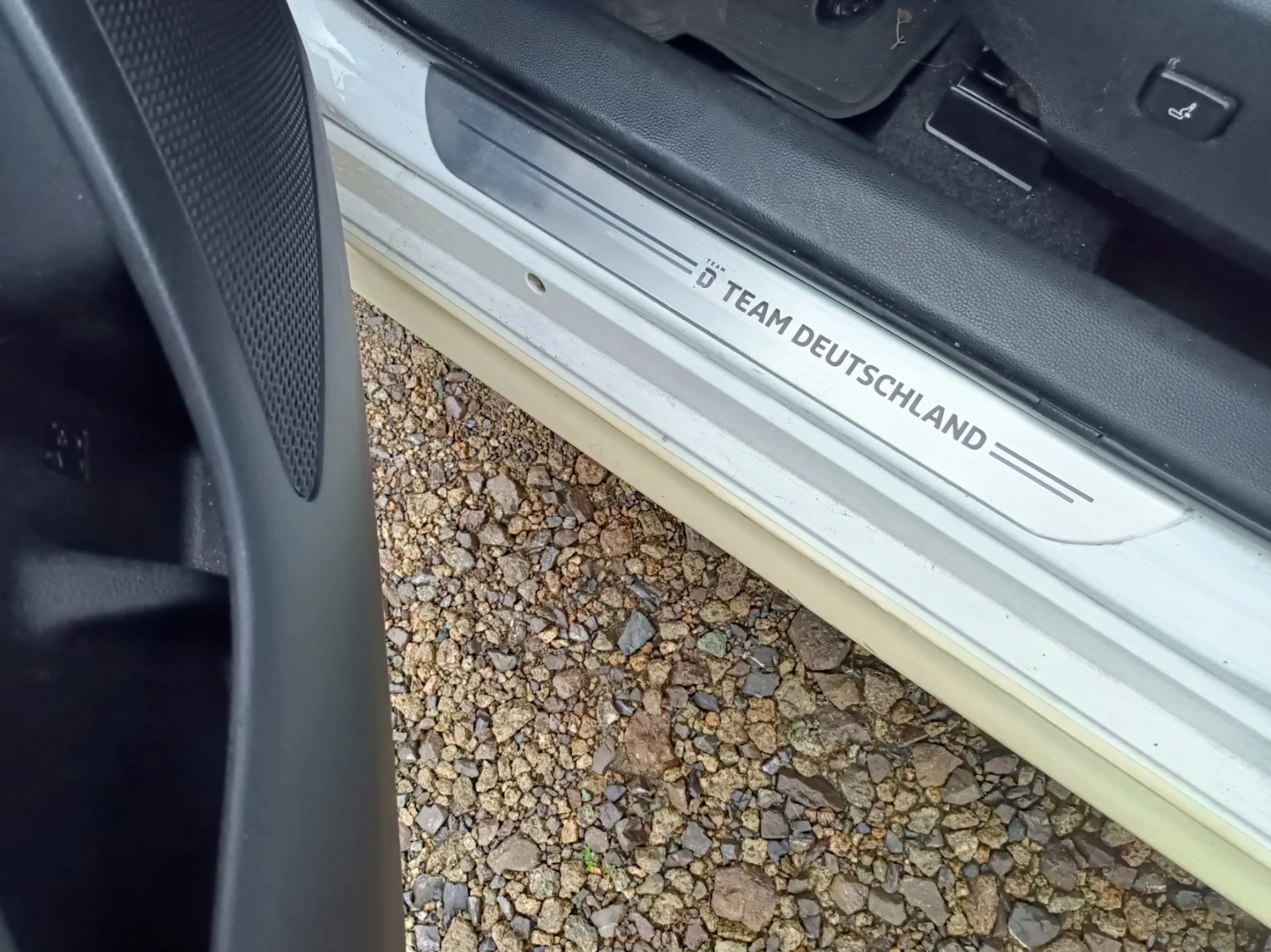 Toyota Corolla 2, 0 HYBRID, снимка 12 - Автомобили и джипове - 56718480