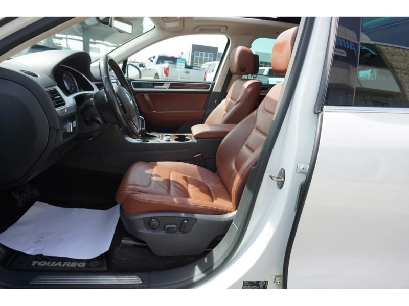 VW Touareg * V6 TDI * DIESEL* HIGHLINE AWD CERTIFIED * FREE A, снимка 15 - Автомобили и джипове - 52924096