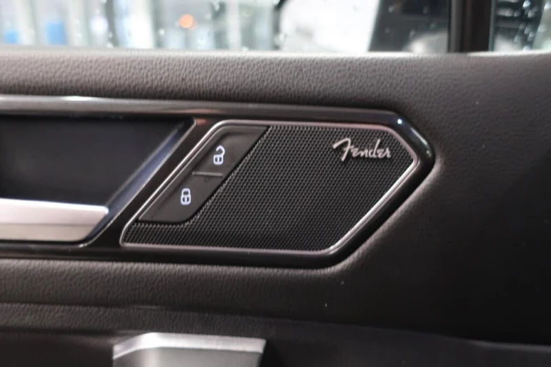 VW Tiguan Highline R-Line 4Motion , снимка 10 - Автомобили и джипове - 53373415