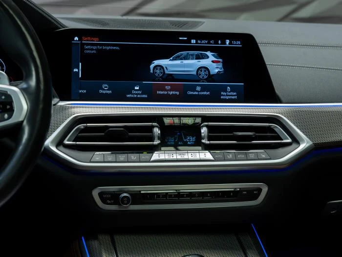 BMW X5 40i XDRIVE* M-SPORT* PANO* HUD* CAM* SOFTCLOSE* , снимка 10 - Автомобили и джипове - 56082302