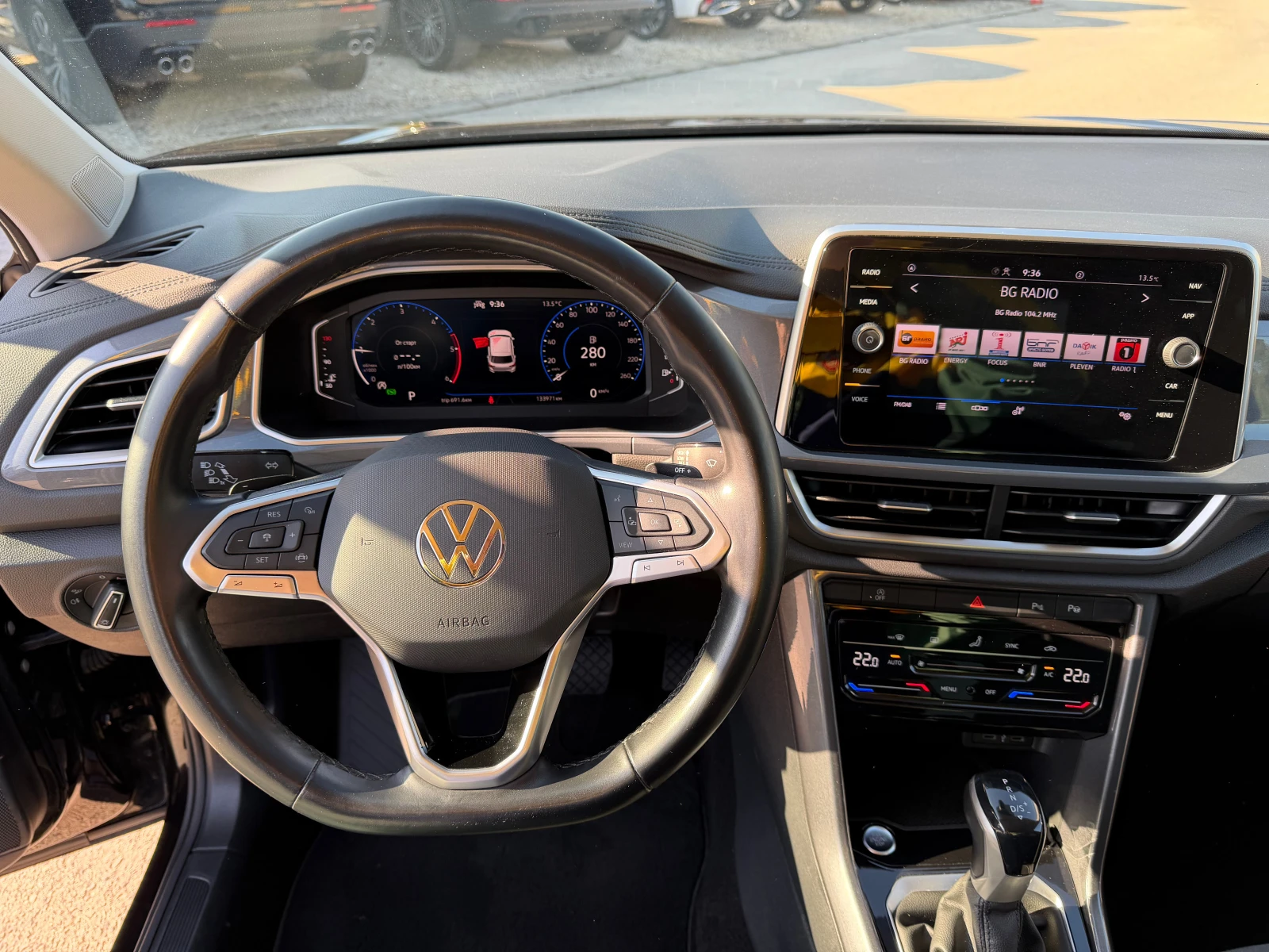 VW T-Roc 2.0TDI 150k.с 12м 2022г. 7ск.FACE Обслужен във VW - изображение 10