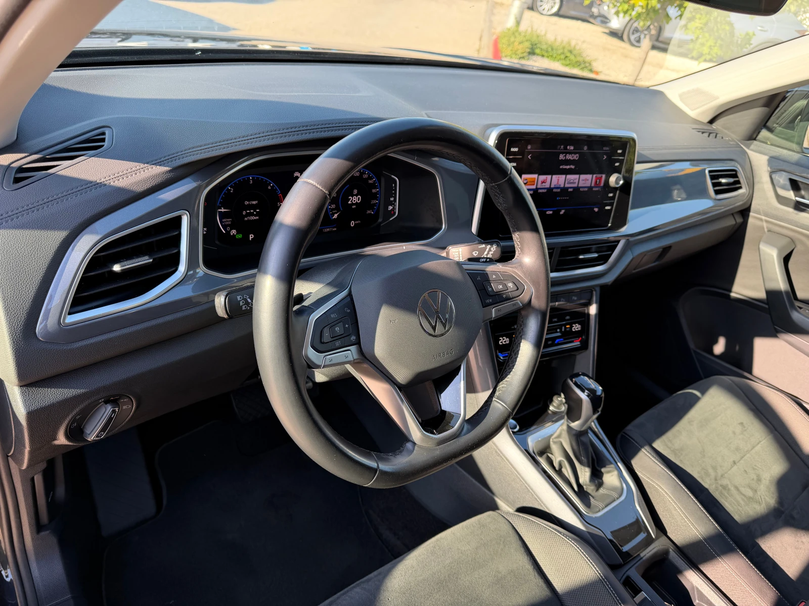 VW T-Roc 2.0TDI 150k.с 12м 2022г. 7ск.FACE Обслужен във VW - изображение 8