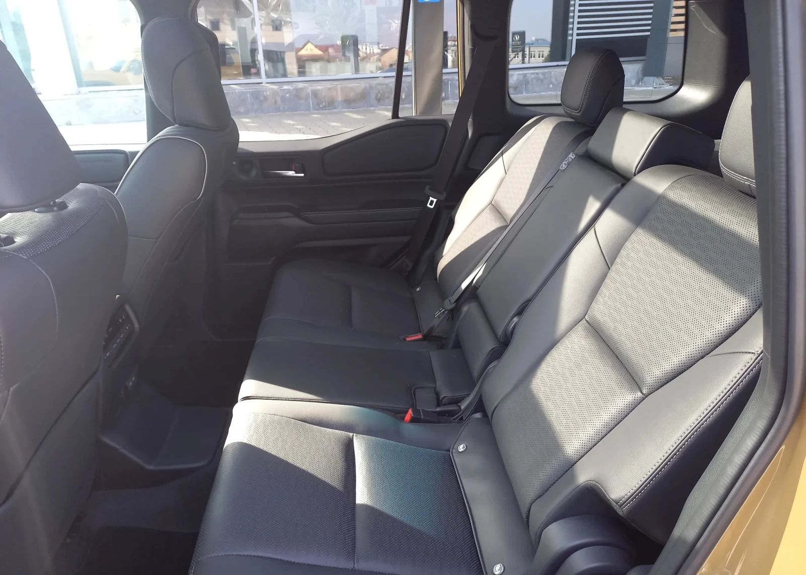 Toyota Land cruiser 2.8L 4WD First Edition 7 Seater, снимка 7 - Автомобили и джипове - 54411447