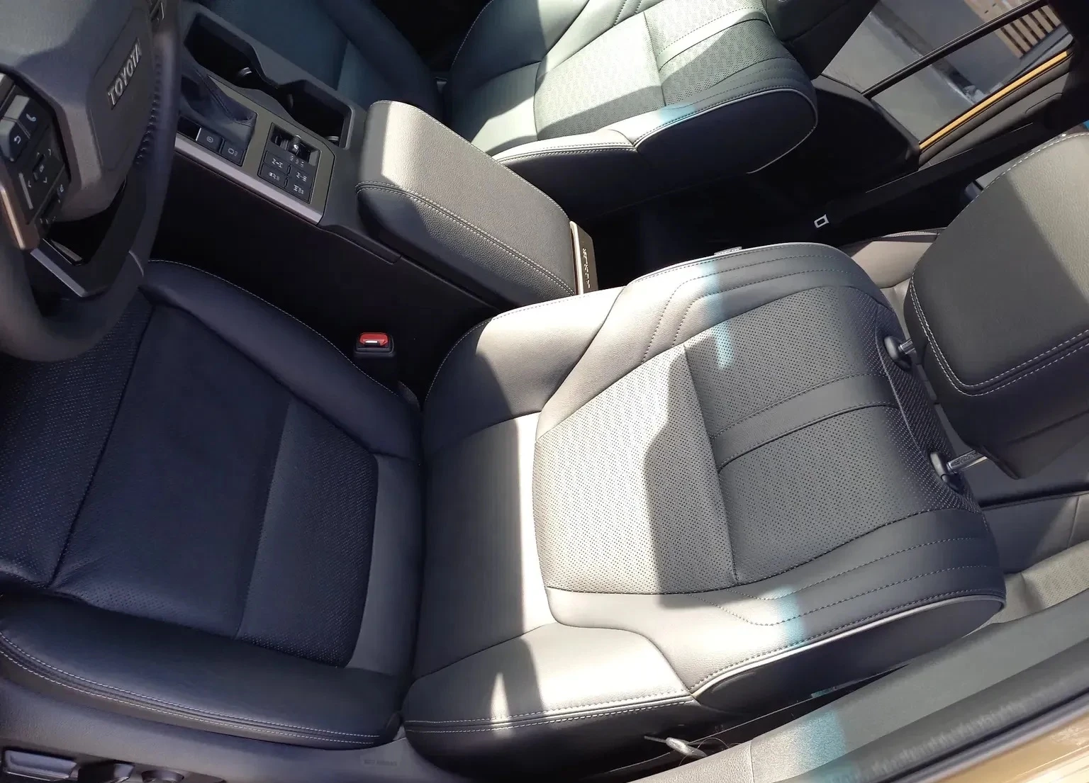 Toyota Land cruiser 2.8L 4WD First Edition 7 Seater, снимка 11 - Автомобили и джипове - 54411447