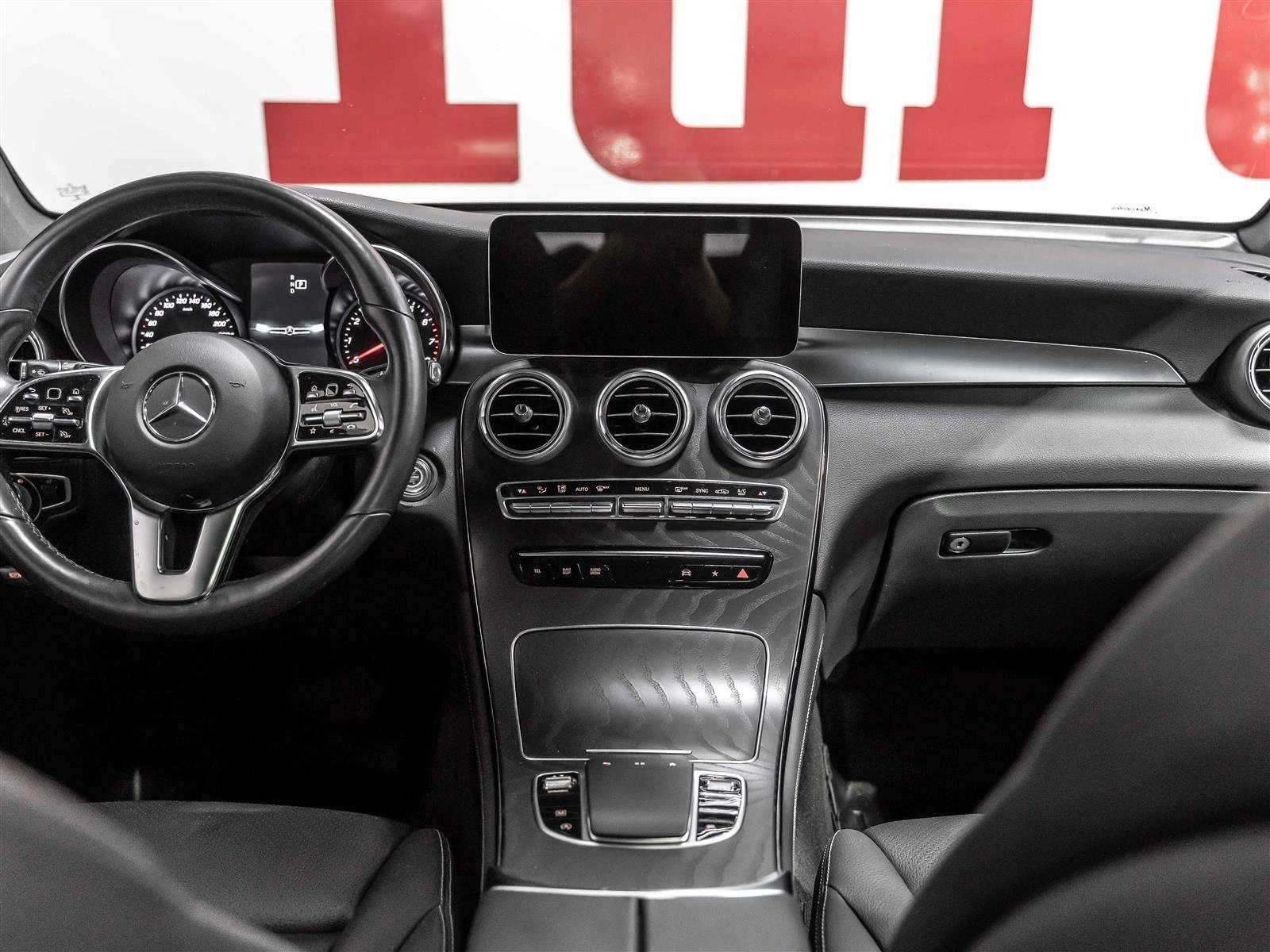 Mercedes-Benz GLC 300 | AMG Night Package| Premium Package| 360, снимка 8 - Автомобили и джипове - 55837055