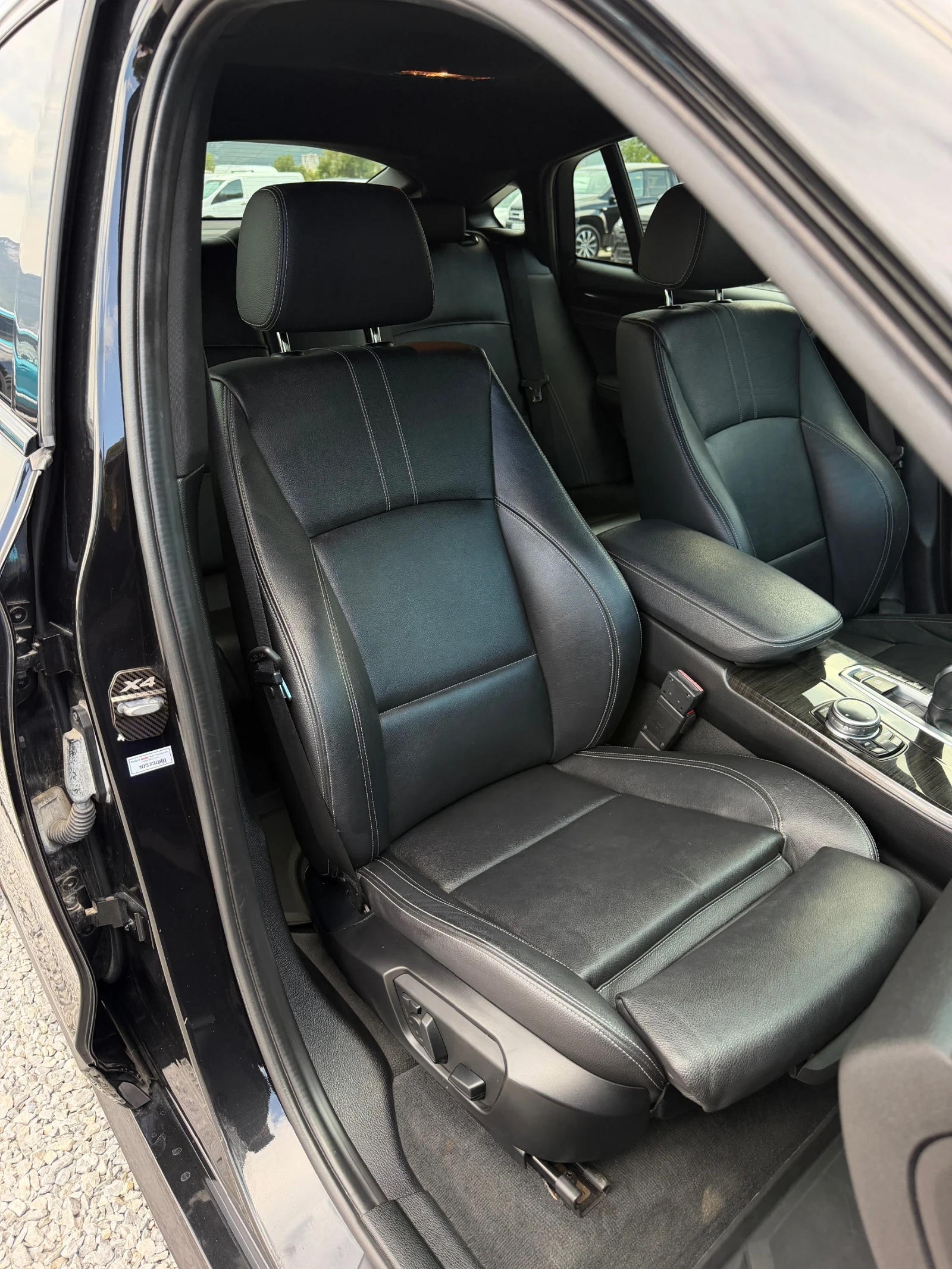 BMW X4 3.5i 306к.с * М-Пакет* * Led* * Камери* , снимка 14 - Автомобили и джипове - 55873332