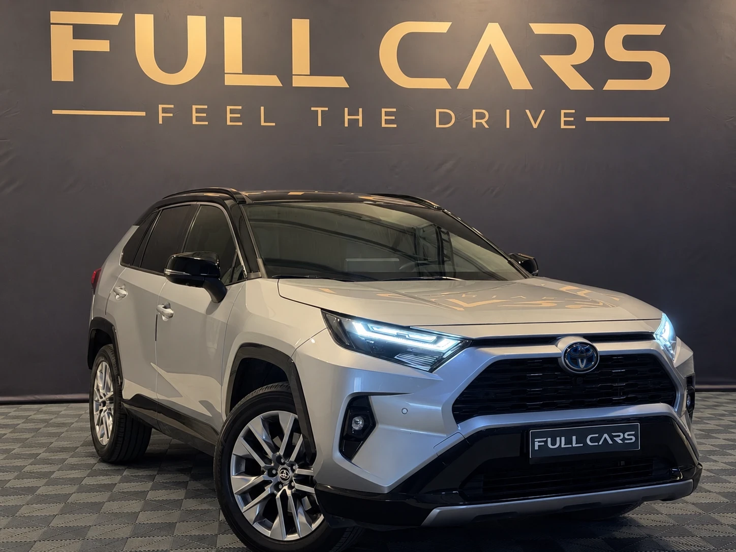 Toyota Rav4 2, 5 Hybrid= Панорама= Обдухване/Подгряване= 360= 