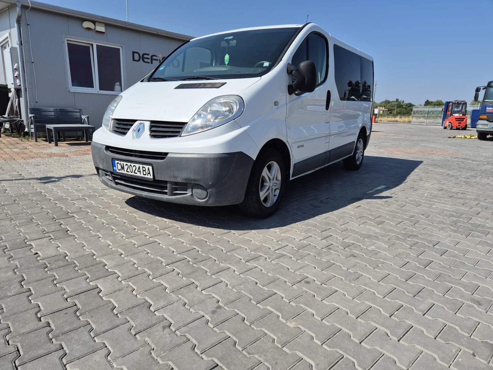 Renault Trafic Пътнически - изображение 2