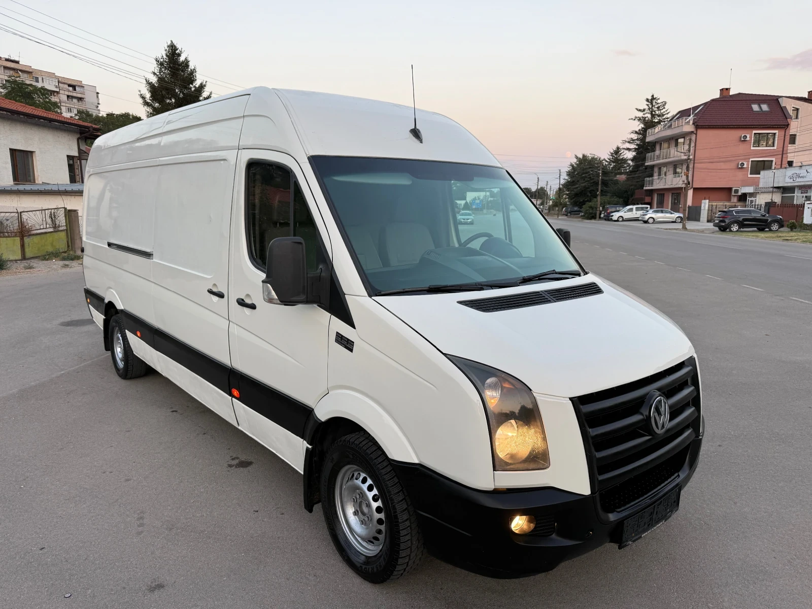VW Crafter 2.5TDI MAXI БАЗА ЛИЗИНГ, снимка 3 - Бусове и автобуси - 55920613