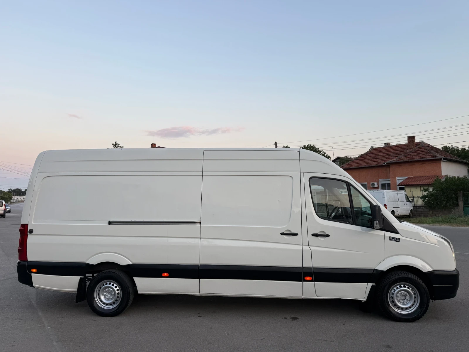 VW Crafter 2.5TDI MAXI БАЗА ЛИЗИНГ, снимка 4 - Бусове и автобуси - 55920613