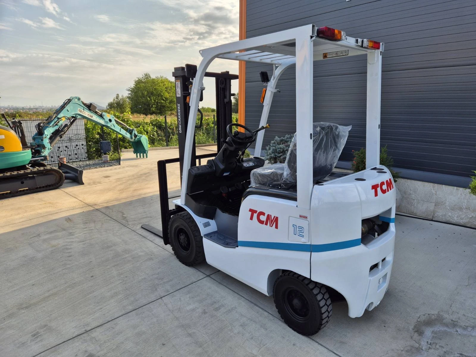  TCM * * *  | Mobile.bg   2