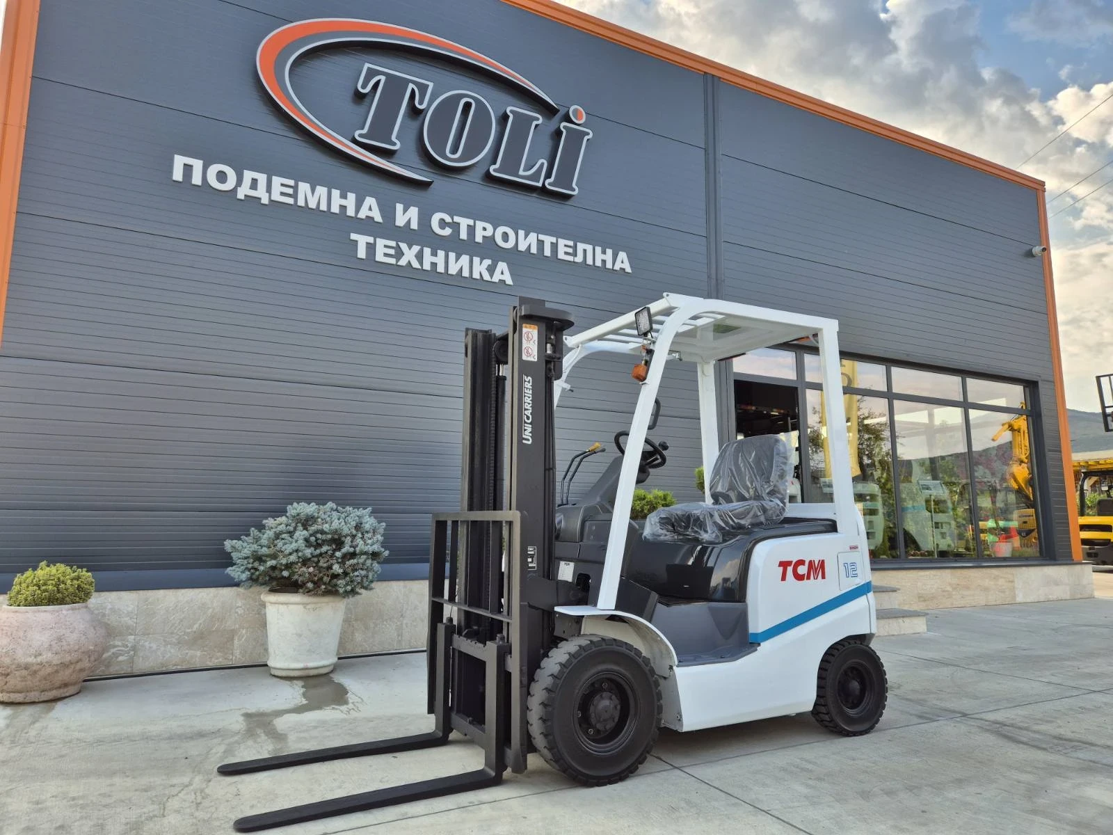  TCM * * *  | Mobile.bg   1