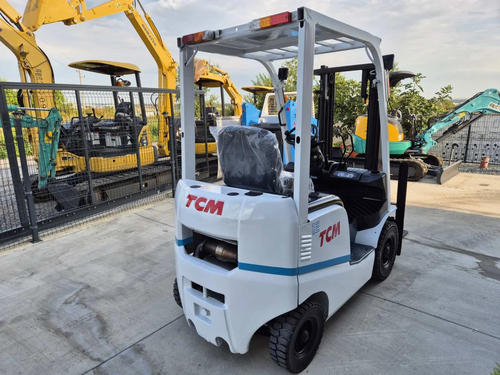  TCM * * *  | Mobile.bg   4