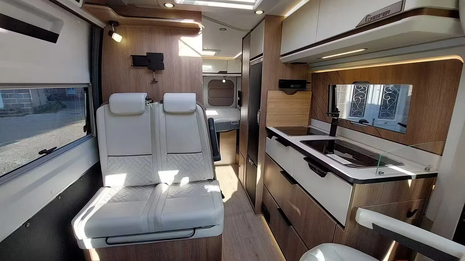 Кемпер Rapido V64 2027 Кралска спалня , снимка 5 - Каравани и кемпери - 56155906