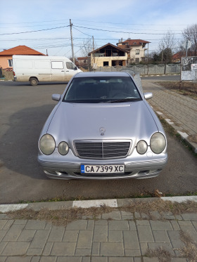 Mercedes-Benz E 200, снимка 2 - Автомобили и джипове - 45595547