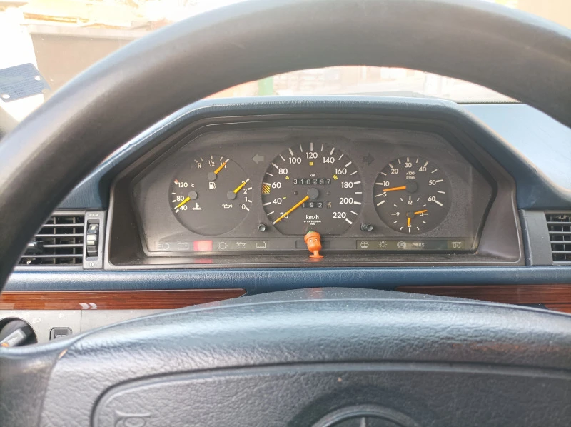 Mercedes-Benz 124 E250D, снимка 7 - Автомобили и джипове - 48031663