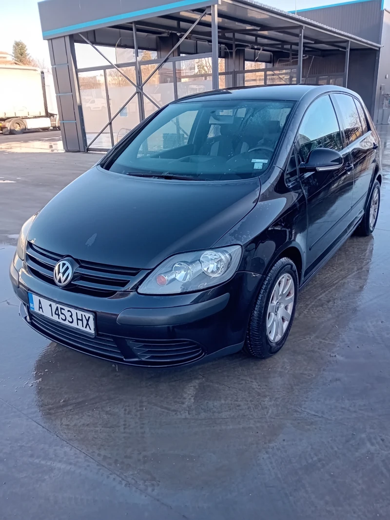 VW Golf Plus Лек Автомобил , снимка 1 - Автомобили и джипове - 48511015