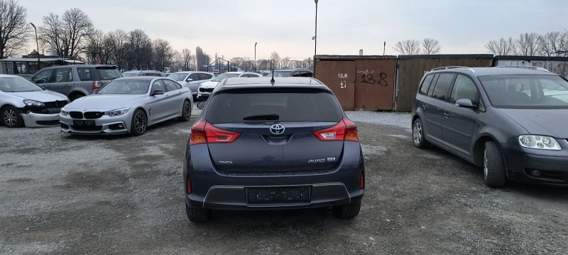 Toyota Auris 1.8 Hybrid, снимка 6 - Автомобили и джипове - 49261625