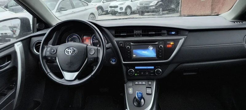 Toyota Auris 1.8 Hybrid, снимка 9 - Автомобили и джипове - 49261625