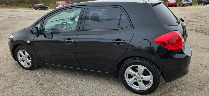 Toyota Auris 2.2, снимка 3 - Автомобили и джипове - 50379715