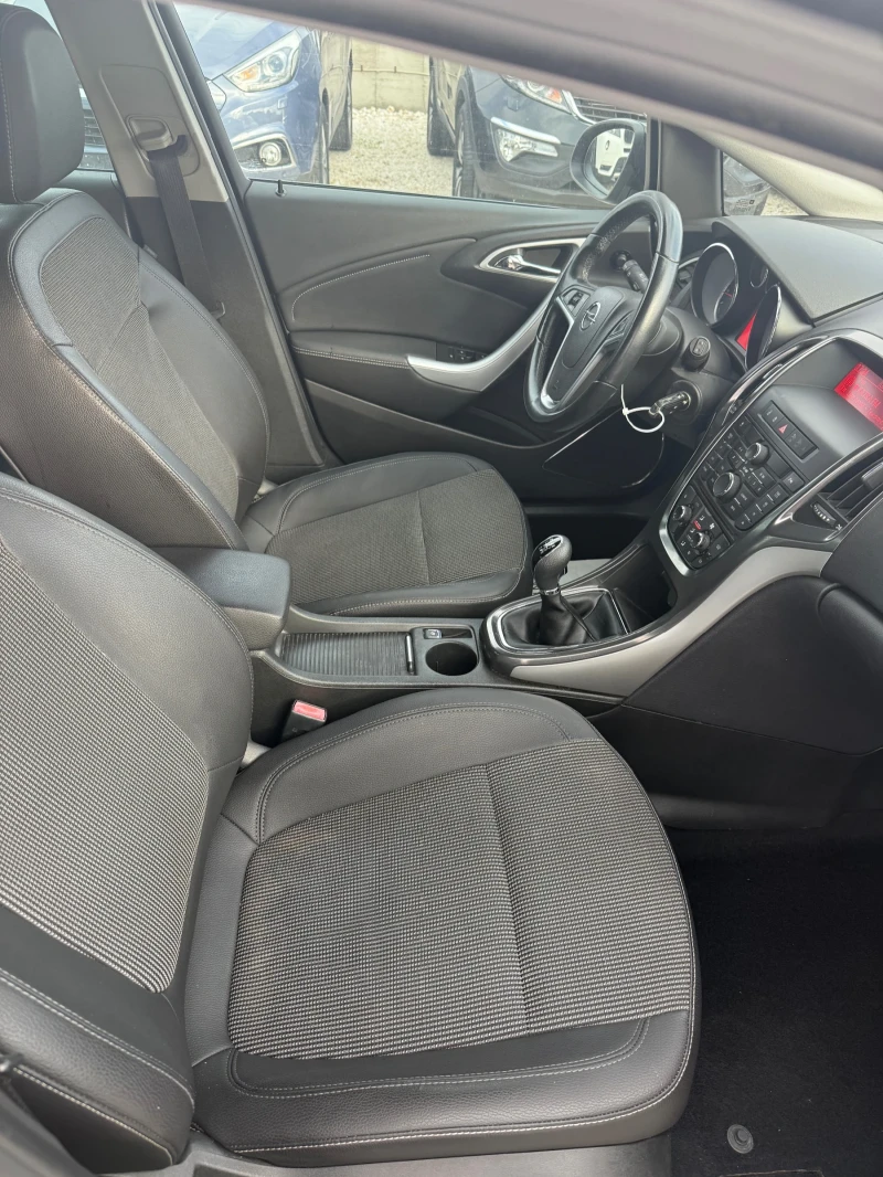 Opel Astra 1.4Т, снимка 5 - Автомобили и джипове - 52842023