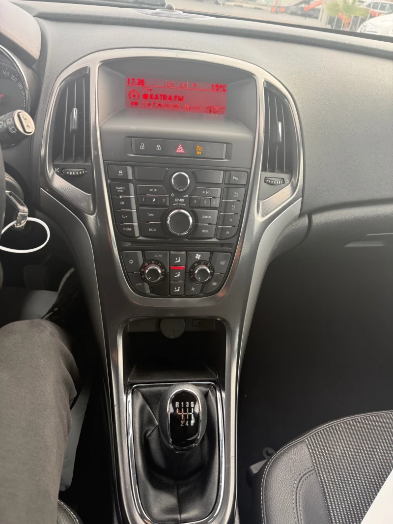 Opel Astra 1.4Т, снимка 12 - Автомобили и джипове - 52842023