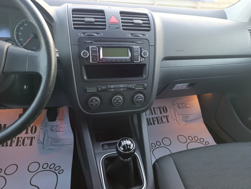 VW Golf 1.4i-16v Бензин, снимка 13 - Автомобили и джипове - 52867894