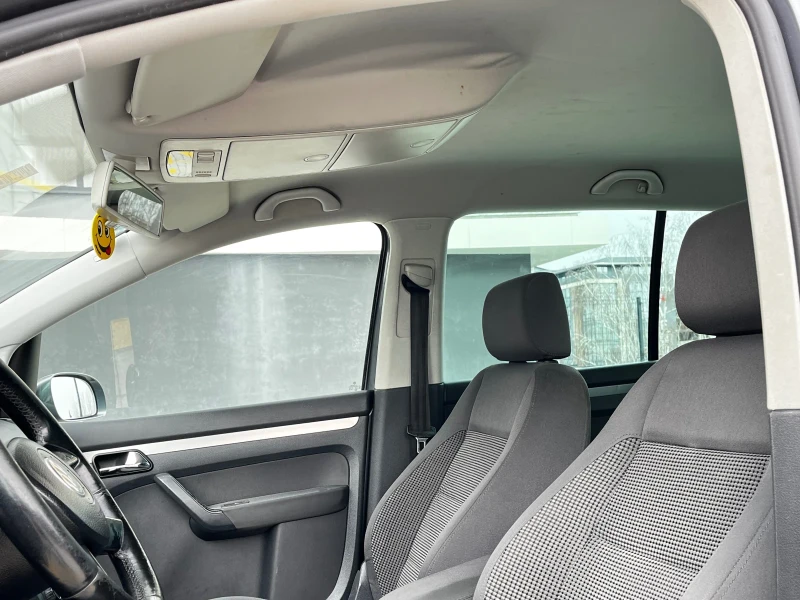 VW Touran 2.0TDI/140/6СКОРОСТА, снимка 11 - Автомобили и джипове - 53484400