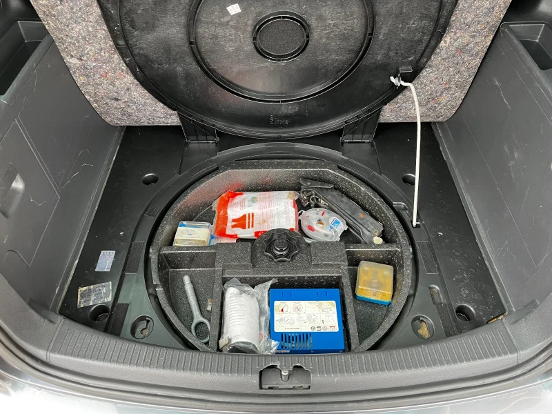 VW Touran 2.0TDI/140/6СКОРОСТА, снимка 13 - Автомобили и джипове - 53484400