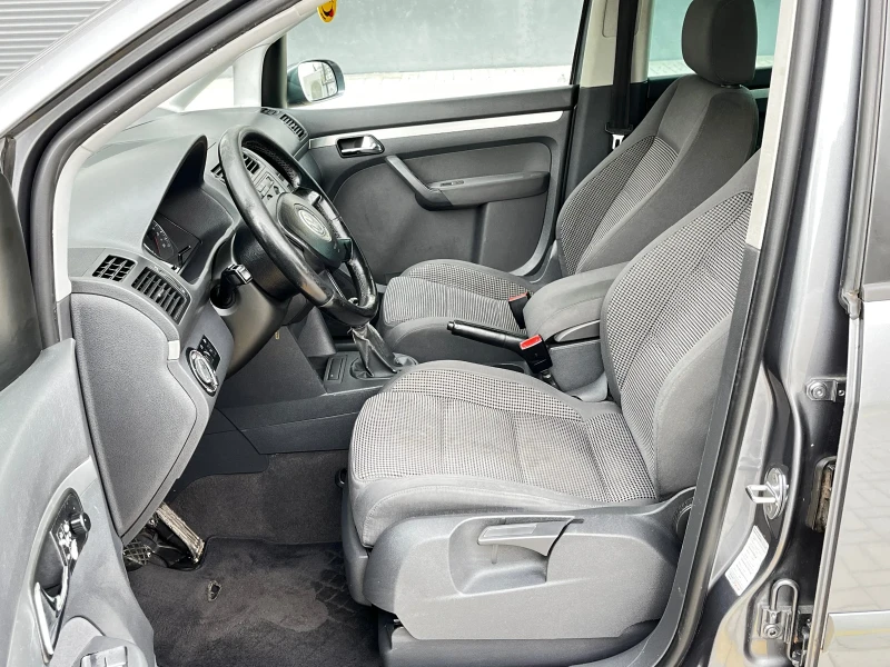 VW Touran 2.0TDI/140/6СКОРОСТА, снимка 10 - Автомобили и джипове - 53484400