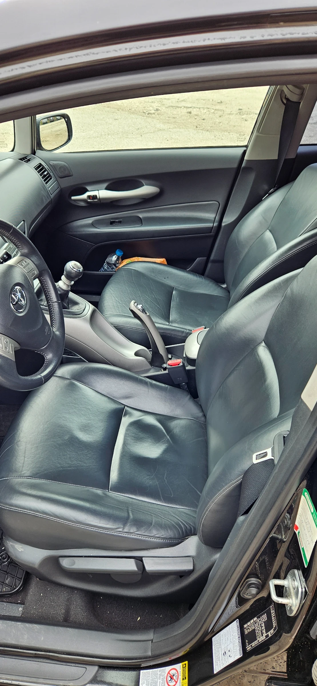 Toyota Auris 2.2 - изображение 6