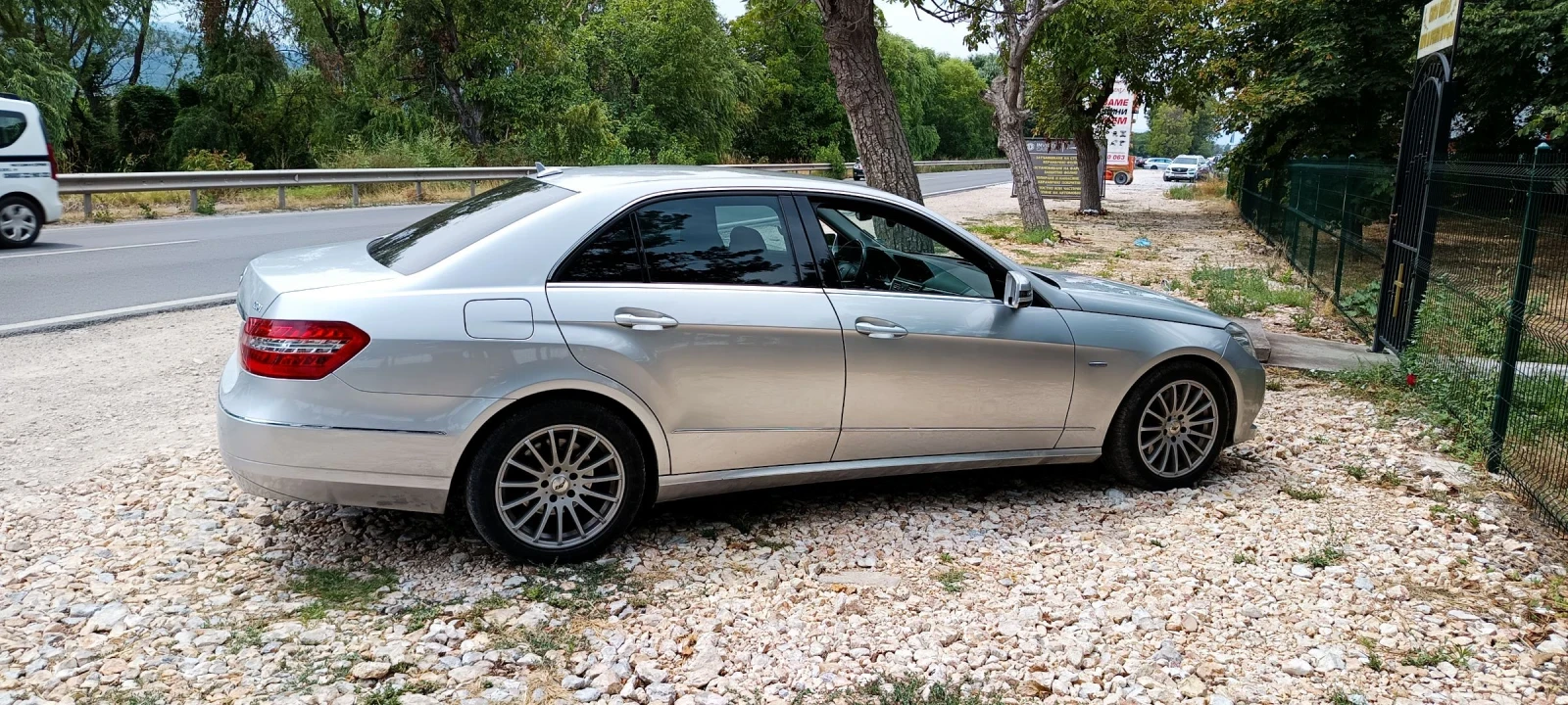 Mercedes-Benz E 250 Регистрирана. - изображение 10