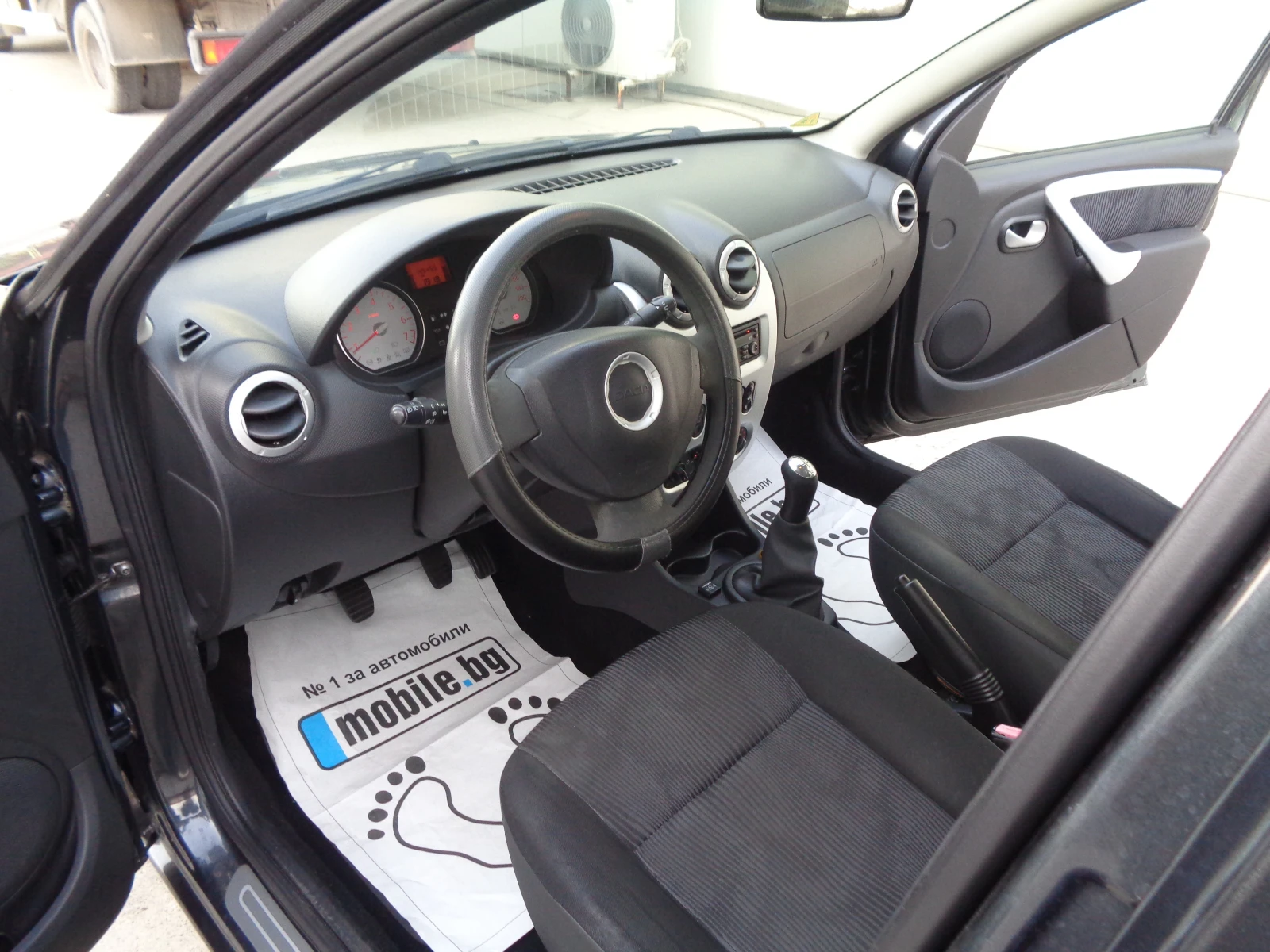 Dacia Sandero 1.4i-ГАЗ-БАРТЕР-ЛИЗИНГ - изображение 9