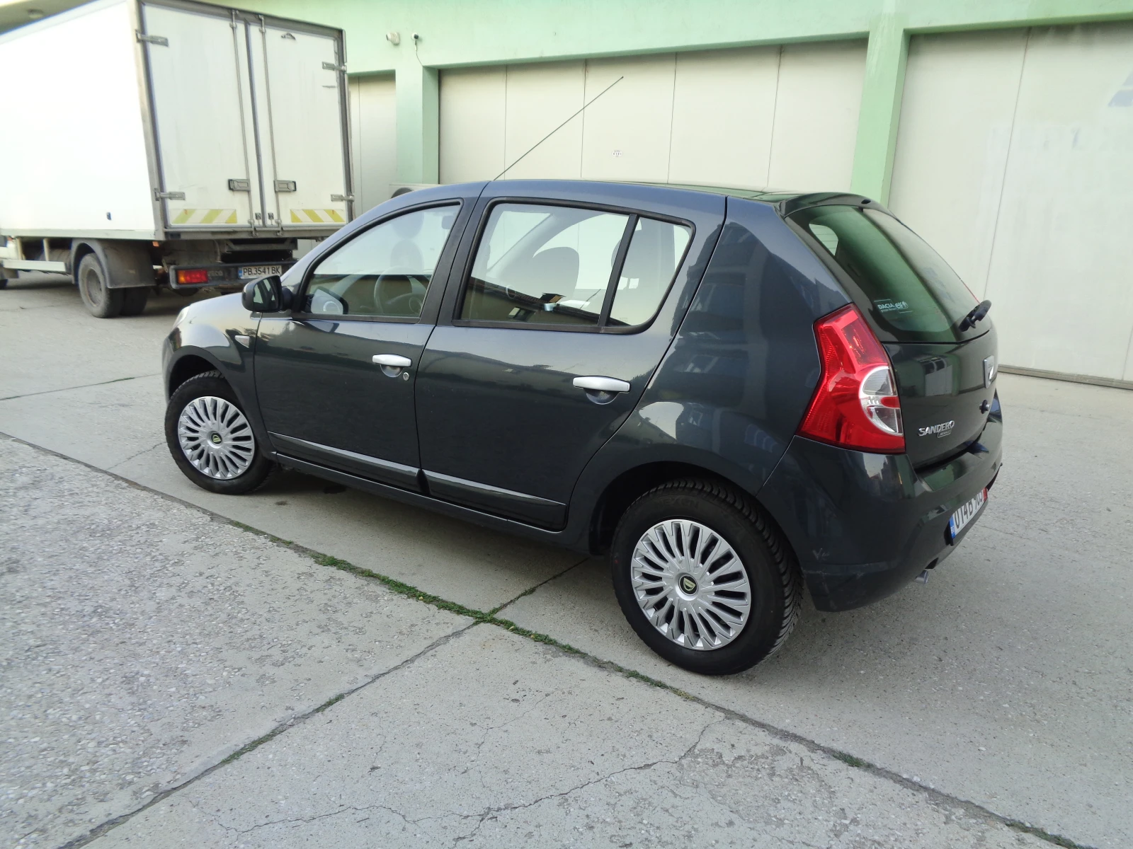 Dacia Sandero 1.4i-ГАЗ-БАРТЕР-ЛИЗИНГ - изображение 3