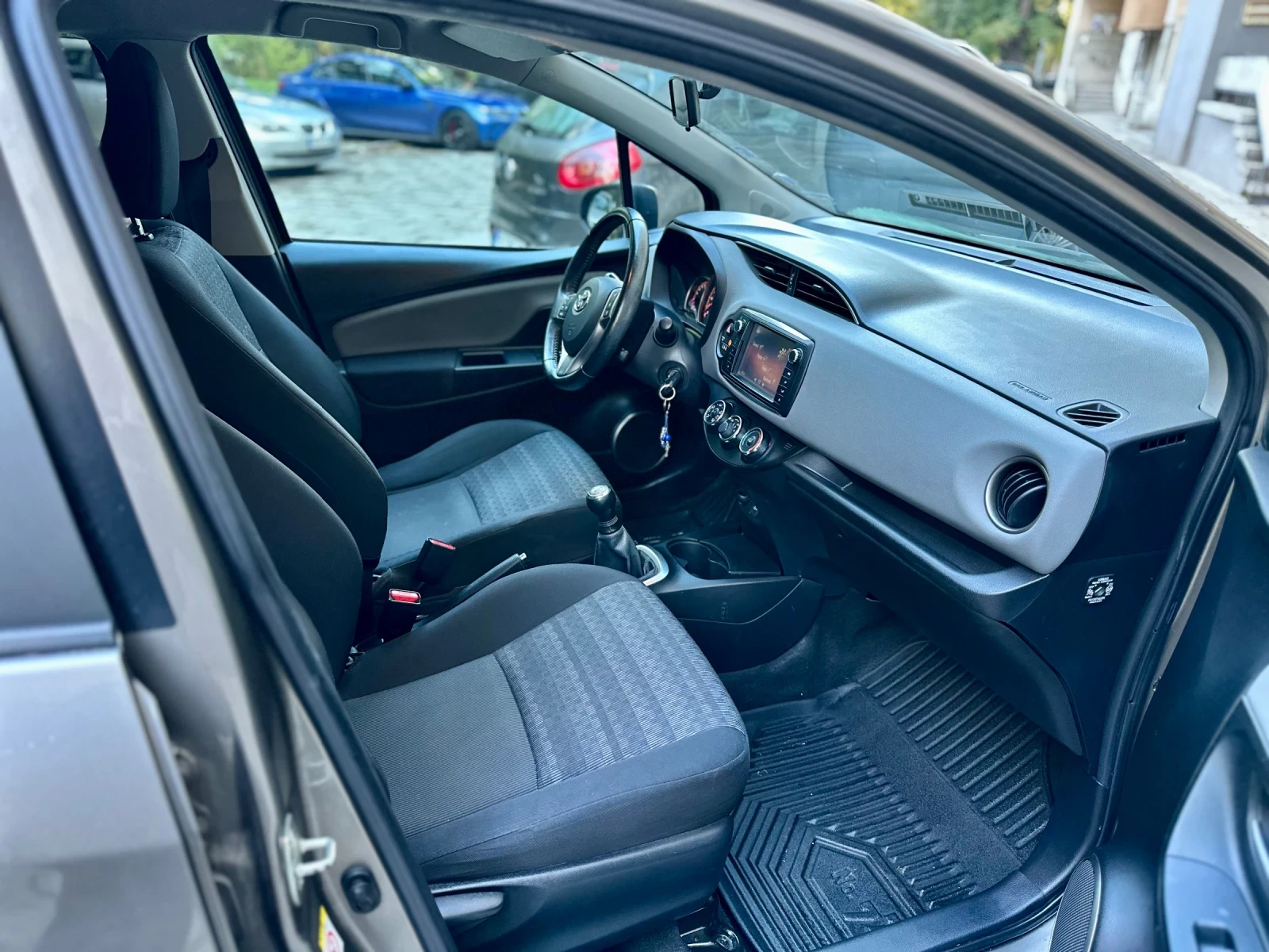 Toyota Yaris 1.0 - изображение 9