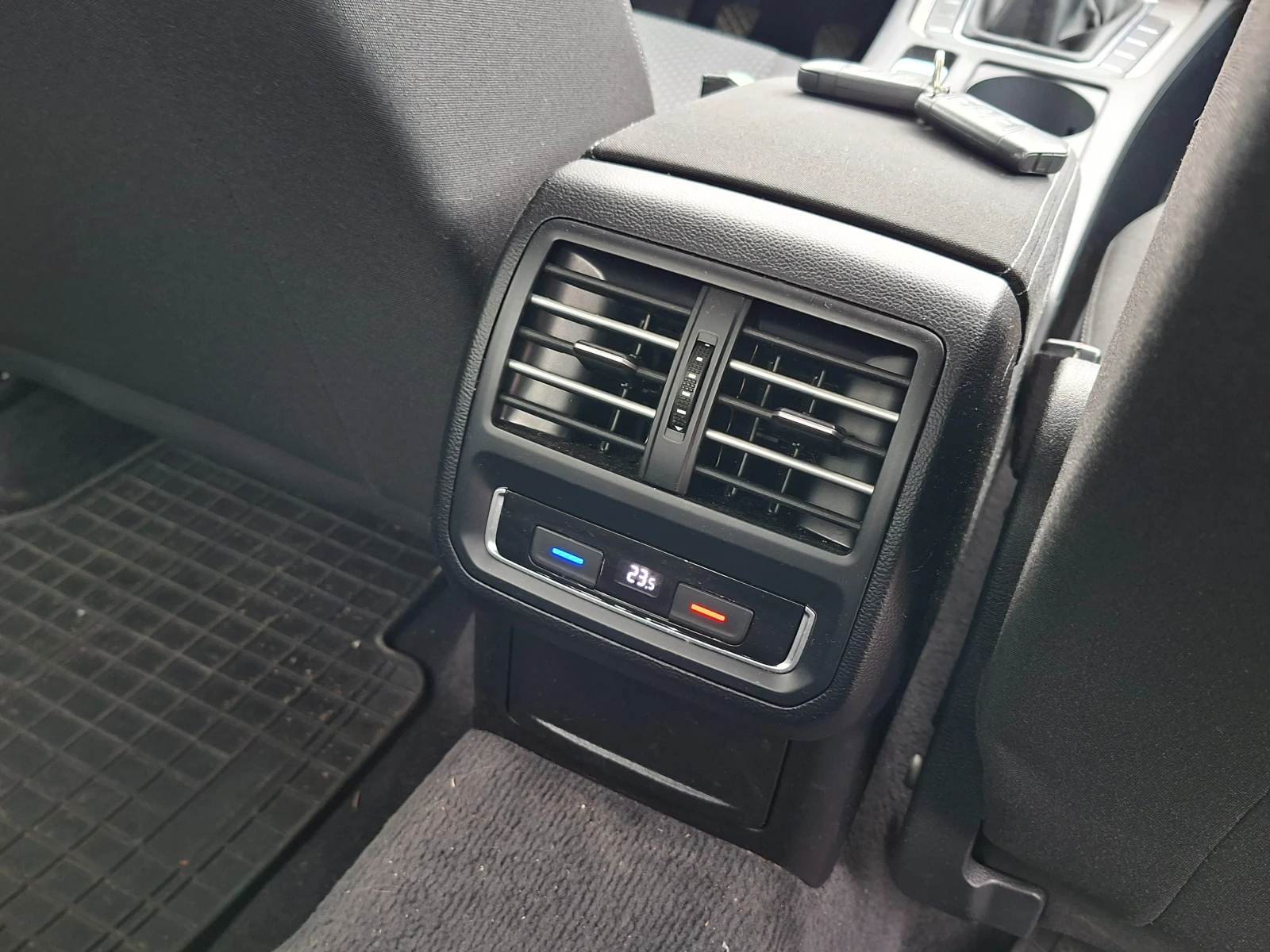 VW Passat, снимка 12 - Автомобили и джипове - 53894254